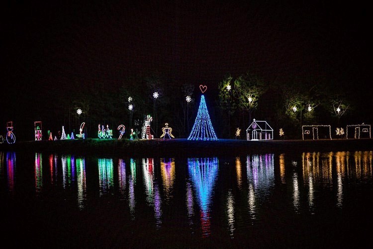 Lake Linda's Christmas Lights